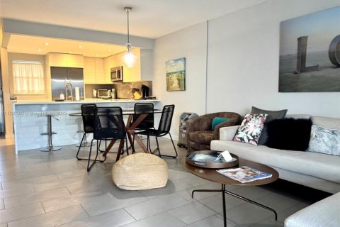 Condo in North Miami Beach, Florida, 2 bedrooms  № 1863423 - photo 8