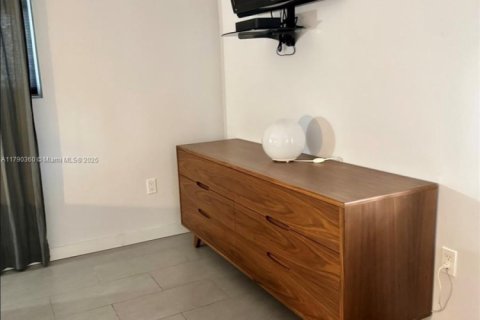 Condo in North Miami Beach, Florida, 2 bedrooms  № 1863423 - photo 25