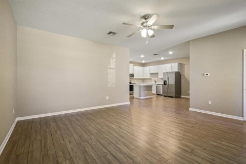 Appartement à louer à St. Lucie, Floride: 2 chambres, 115.66 m2 № 2377306 - photo 3