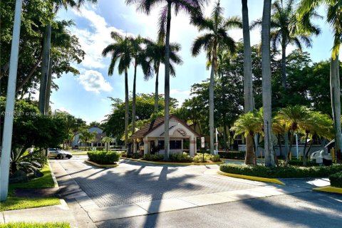 Copropriété à louer à Miami, Floride: 1 chambre, 80.08 m2 № 1889369 - photo 1