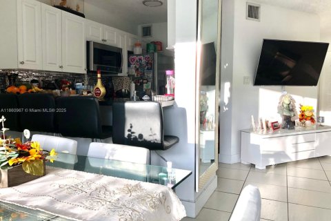 Copropriété à louer à Miami, Floride: 1 chambre, 80.08 m2 № 1889369 - photo 12