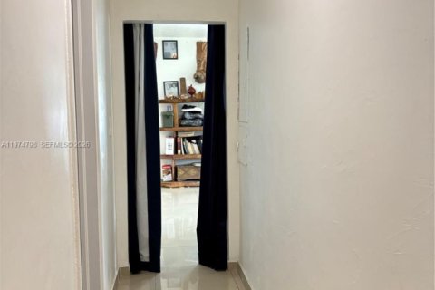 Casa en venta en Hallandale Beach, Florida, 3 dormitorios, 117.61 m2 № 2045315 - foto 10