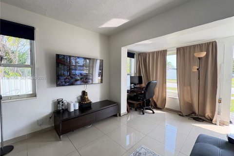 Casa en venta en Hallandale Beach, Florida, 3 dormitorios, 117.61 m2 № 2045315 - foto 8