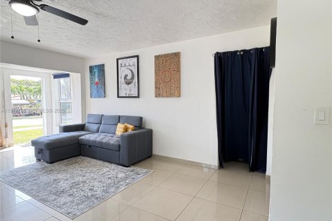 Casa en venta en Hallandale Beach, Florida, 3 dormitorios, 117.61 m2 № 2045315 - foto 7