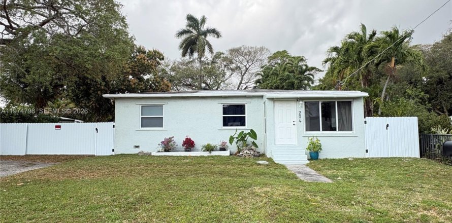 Casa en Hallandale Beach, Florida 3 dormitorios, 117.61 m2 № 2045315