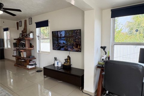 Casa en venta en Hallandale Beach, Florida, 3 dormitorios, 117.61 m2 № 2045315 - foto 9