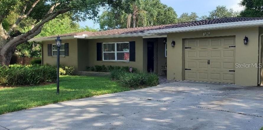 House in Clearwater, Florida 3 bedrooms, 144.09 sq.m. № 2151945