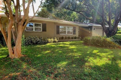 House in Clearwater, Florida 3 bedrooms, 144.09 sq.m. № 2151945 - photo 2