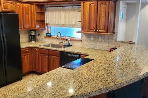 House in Clearwater, Florida 3 bedrooms, 144.09 sq.m. № 2151945 - photo 8