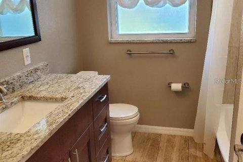 House in Clearwater, Florida 3 bedrooms, 144.09 sq.m. № 2151945 - photo 22