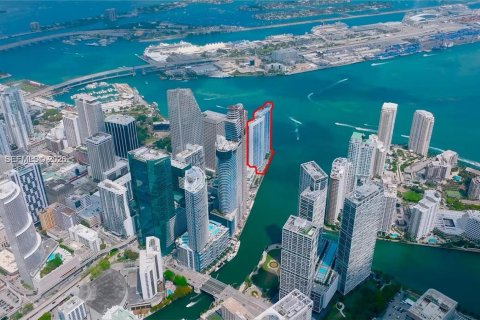 Condo in Miami, Florida, 1 bedroom  № 2010090 - photo 10