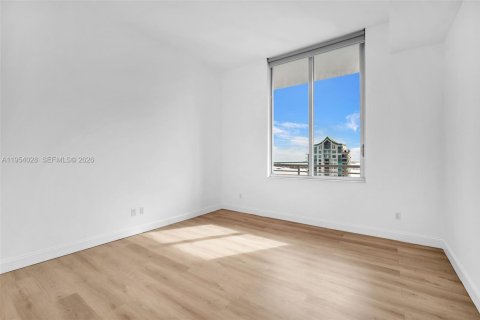 Condo in Miami, Florida, 1 bedroom  № 2010090 - photo 6