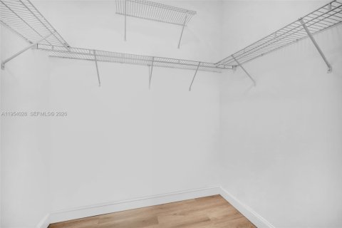 Condo in Miami, Florida, 1 bedroom  № 2010090 - photo 8