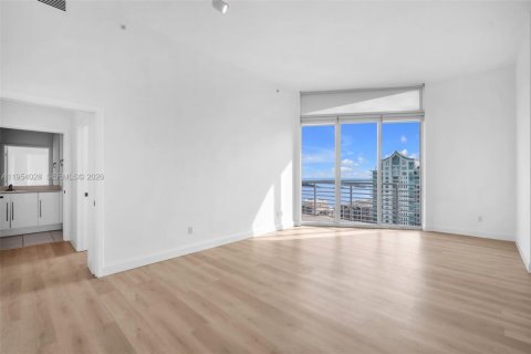 Condo in Miami, Florida, 1 bedroom  № 2010090 - photo 5