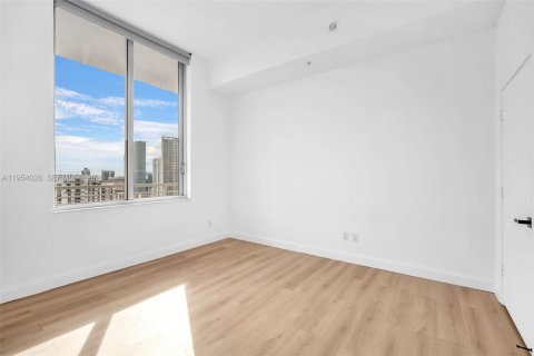 Condo in Miami, Florida, 1 bedroom  № 2010090 - photo 7