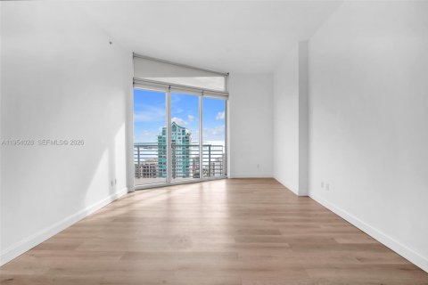 Condo in Miami, Florida, 1 bedroom  № 2010090 - photo 4