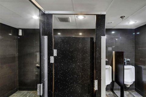 Купить коммерческую недвижимость в Сент-Питерсберг, Флорида 533.26м2, № 1540691 - фото 28