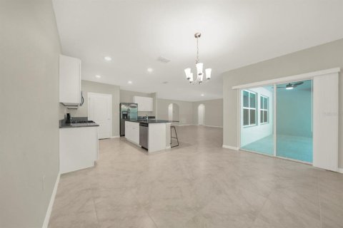 House in DeLand, Florida 4 bedrooms, 215.44 sq.m. № 2207764 - photo 25