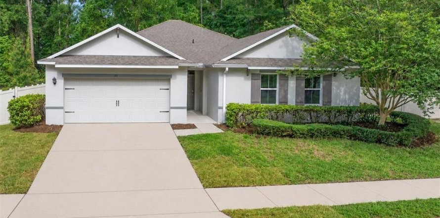 House in DeLand, Florida 4 bedrooms, 215.44 sq.m. № 2207764