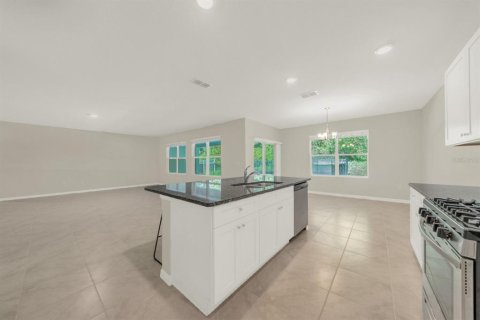House in DeLand, Florida 4 bedrooms, 215.44 sq.m. № 2207764 - photo 23