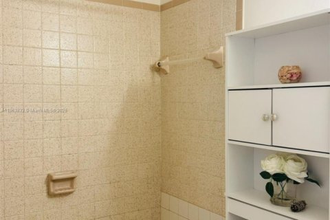 Condo in Wellington, Florida, 2 bedrooms  № 1980523 - photo 10