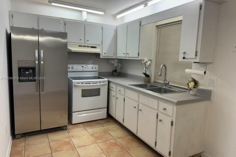 Condo in Wellington, Florida, 2 bedrooms  № 1980523 - photo 1