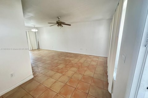 Condo in Wellington, Florida, 2 bedrooms  № 1980523 - photo 4