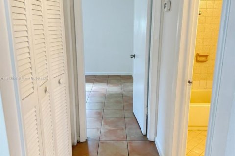 Condo in Wellington, Florida, 2 bedrooms  № 1980523 - photo 5