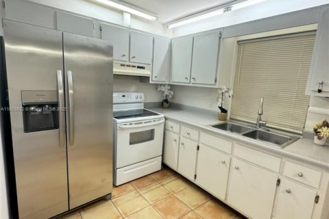 Condo in Wellington, Florida, 2 bedrooms  № 1980523 - photo 2