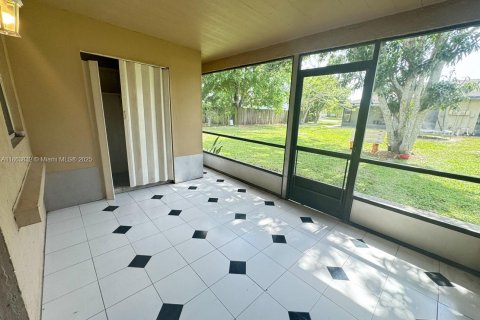 Condo in Wellington, Florida, 2 bedrooms  № 1980523 - photo 19