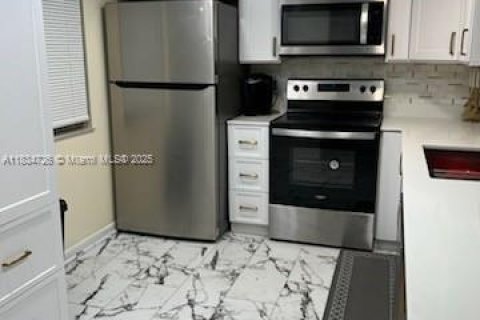 Снять в аренду кондоминиум в Дания-Бич, Флорида 2 спальни, 106.28м2, № 1817090 - фото 1