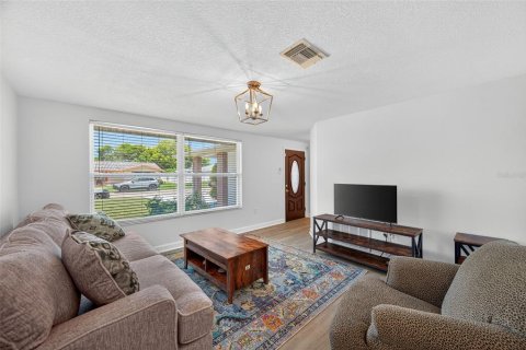 House in Port Richey, Florida 2 bedrooms, 117.06 sq.m. № 1904804 - photo 6