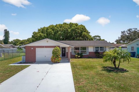 House in Port Richey, Florida 2 bedrooms, 117.06 sq.m. № 1904804 - photo 5
