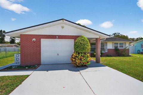 House in Port Richey, Florida 2 bedrooms, 117.06 sq.m. № 1904804 - photo 3