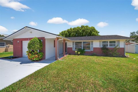 House in Port Richey, Florida 2 bedrooms, 117.06 sq.m. № 1904804 - photo 2