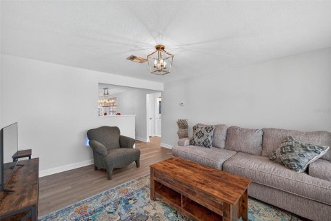 House in Port Richey, Florida 2 bedrooms, 117.06 sq.m. № 1904804 - photo 8