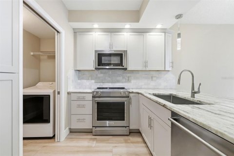 Condo in Orlando, Florida, 2 bedrooms № 2201630 - photo 16