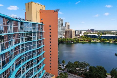 Condo in Orlando, Florida, 2 bedrooms № 2201630 - photo 5