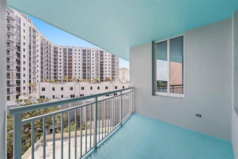 Condo in Orlando, Florida, 2 bedrooms № 2201630 - photo 29