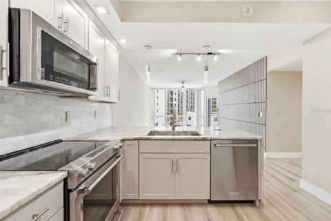 Condo in Orlando, Florida, 2 bedrooms № 2201630 - photo 17