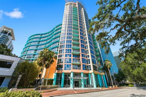 Condo in Orlando, Florida, 2 bedrooms № 2201630 - photo 2