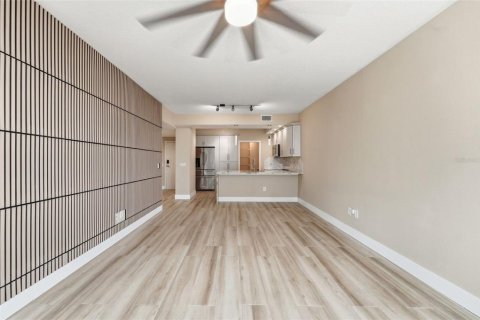 Condo in Orlando, Florida, 2 bedrooms № 2201630 - photo 13