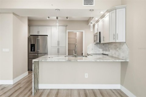 Condo in Orlando, Florida, 2 bedrooms № 2201630 - photo 15
