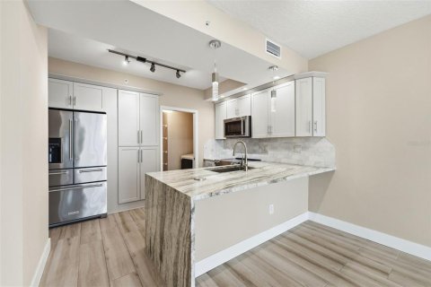 Condo in Orlando, Florida, 2 bedrooms № 2201630 - photo 12
