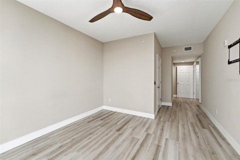 Condo in Orlando, Florida, 2 bedrooms № 2201630 - photo 23