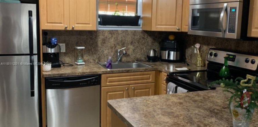 Condominio en Doral, Florida, 1 dormitorio  № 1756648