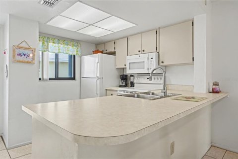 Купить кондоминиум в Пунта-Горда, Флорида 7 комнат, 82.31м2, № 2118311 - фото 18