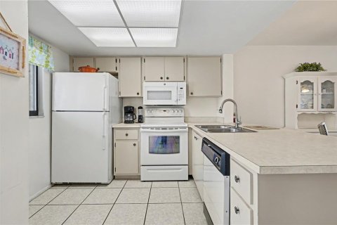 Купить кондоминиум в Пунта-Горда, Флорида 7 комнат, 82.31м2, № 2118311 - фото 8
