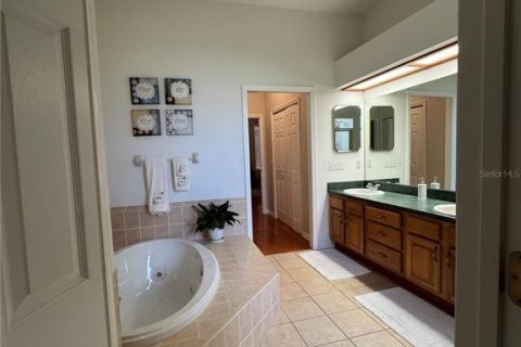 Casa en venta en Dade City, Florida, 3 dormitorios, 221.2 m2 № 2377446 - foto 28