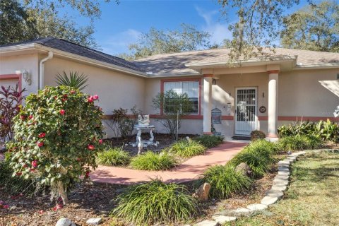House in Inverness, Florida 3 bedrooms, 145.86 sq.m. № 2105130